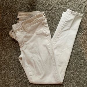 White American Eagle Super Skinny Jeans